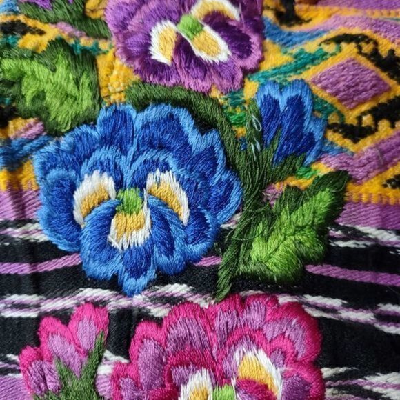 Vintage Veranda Wear Guatemalan Knit Cardigan with Needlework Embroidery‎ Sz M - Picture 11 of 12